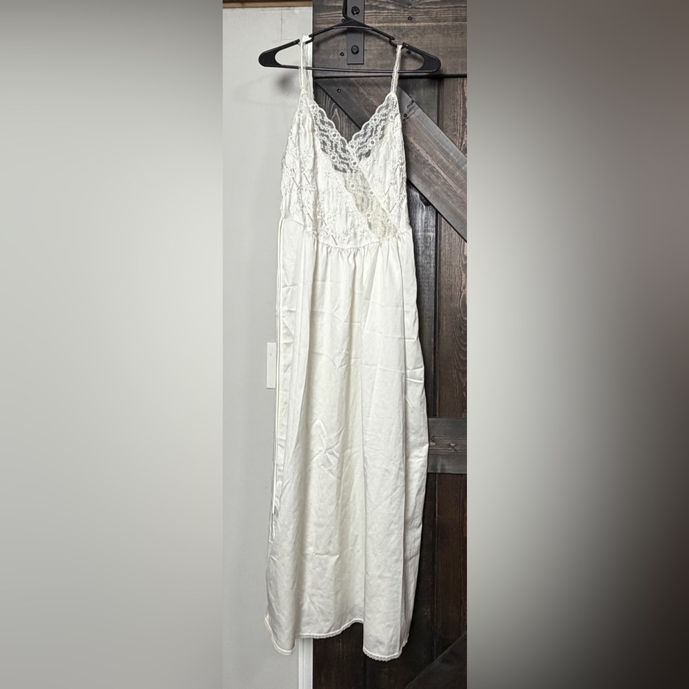 Vintage Victoria’s Secret Ivory Lace Satin Slip Nightgown XS/S Bridal